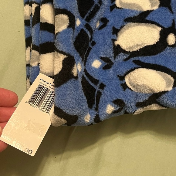 Vera Bradley Playful Penguins Argyle fleece scarf - NWT - Picture 3 of 5